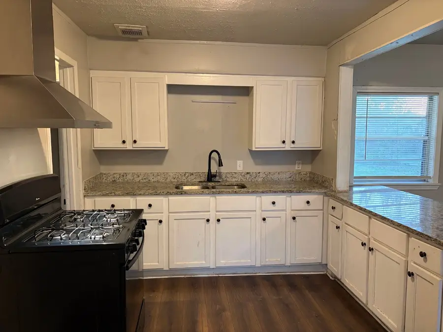 5818 Glenhurst Drive, Houston, TX 77033 - #3