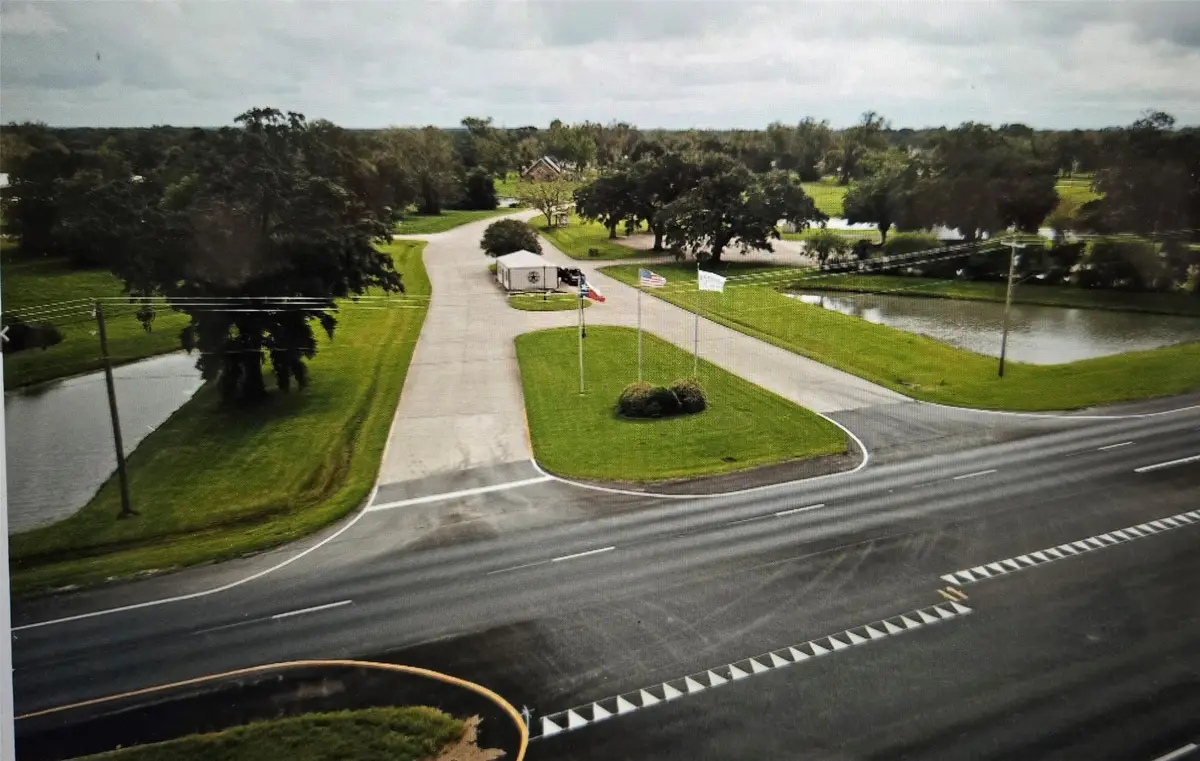 212 Middle Bayou Trail, Angleton, TX 77515 - #1