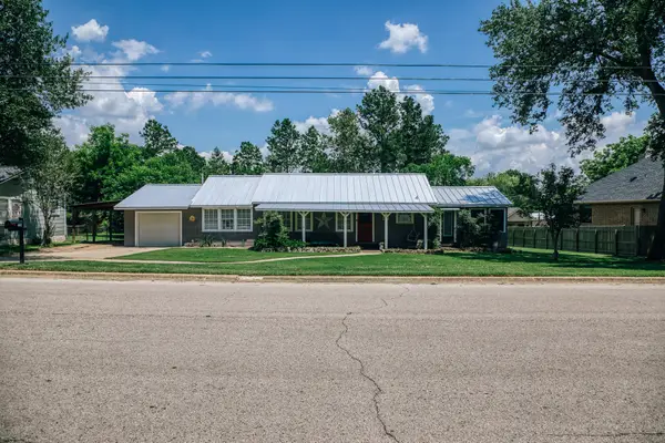 601 S Masonic Street, Bellville, TX 77418