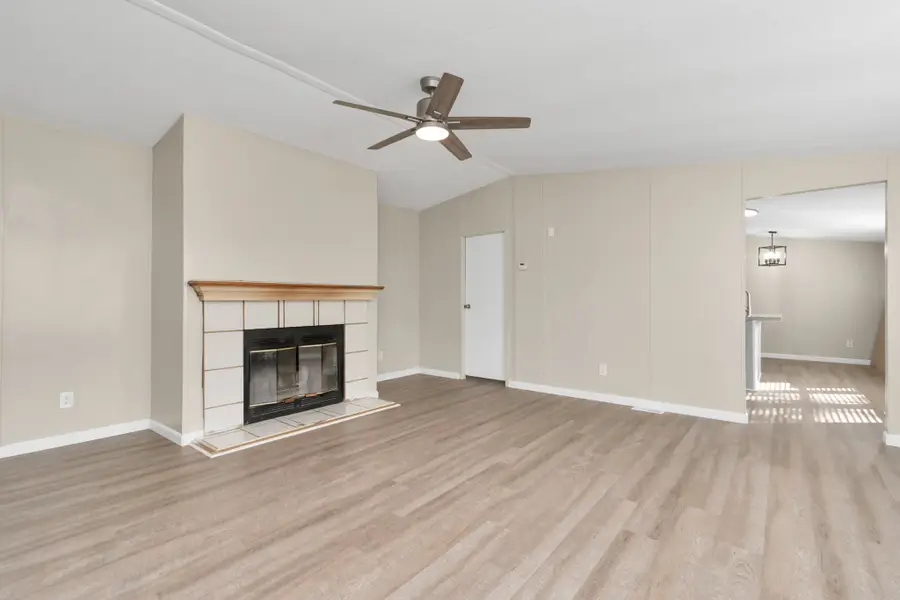 1206 Cindy Lane, Sealy, TX 77474 - Image #3