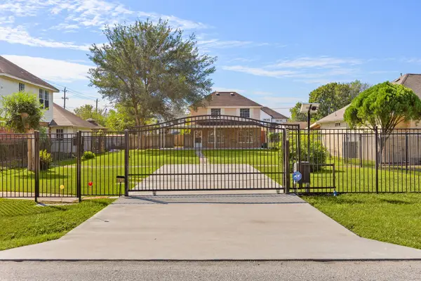 8434 Folkstone Lane, Houston, TX 77075