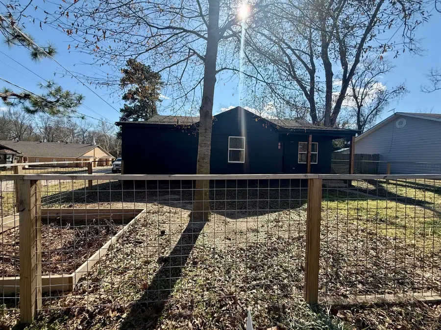 314 E Madison Street, Overton, TX 75684 - #2