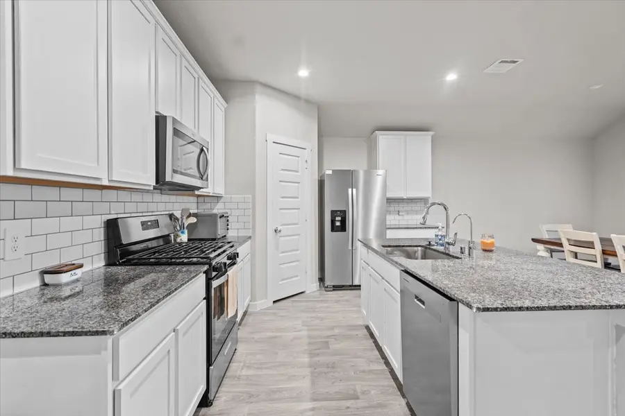 111 Bunker Hill Court, Anahuac, TX 77514 - Image #3