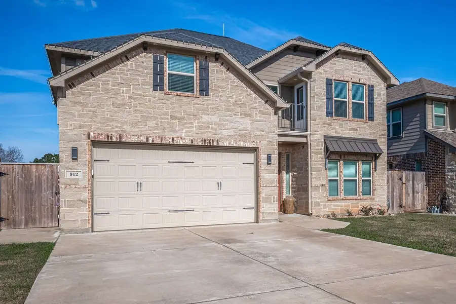 912 Roberts Street, East Bernard, TX 77435 - #2