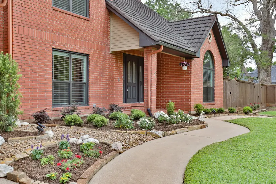 110 Rosewood Street, Lake Jackson, TX 77566 - #2