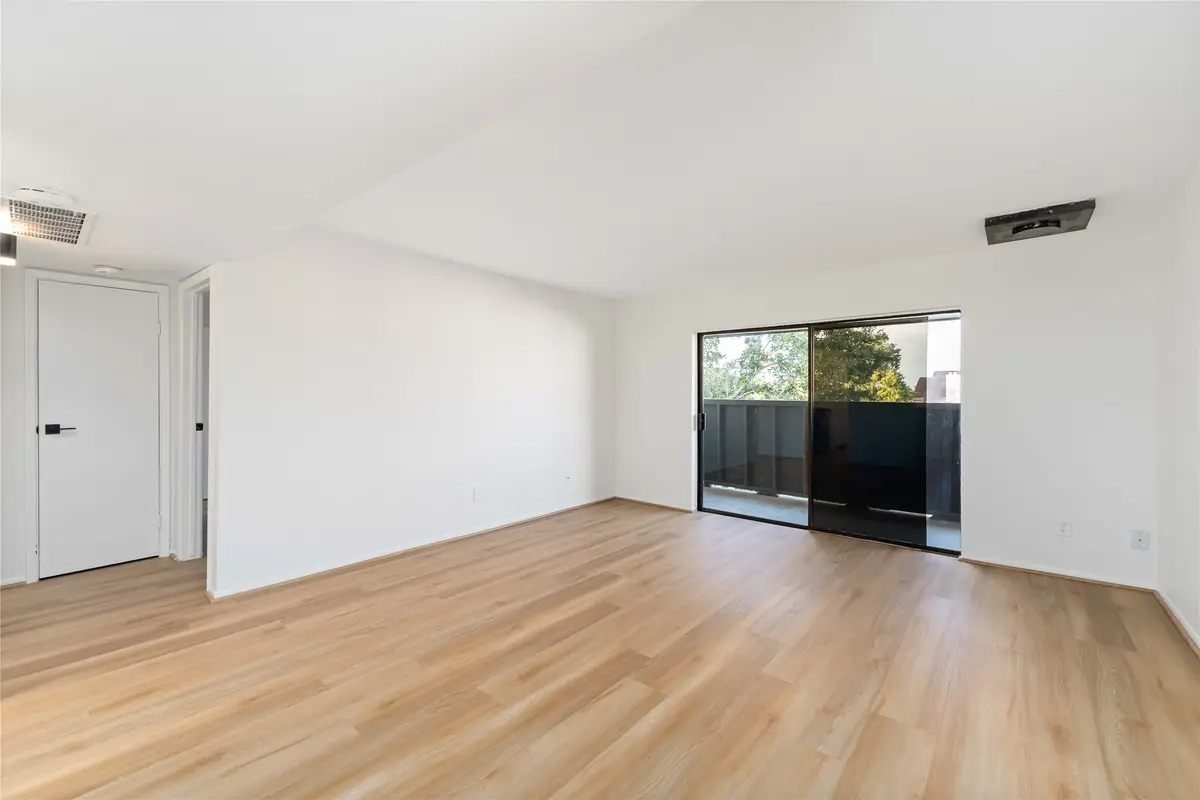 3015 Walnut Bend Lane #31, Houston, TX 77042 - Image #1