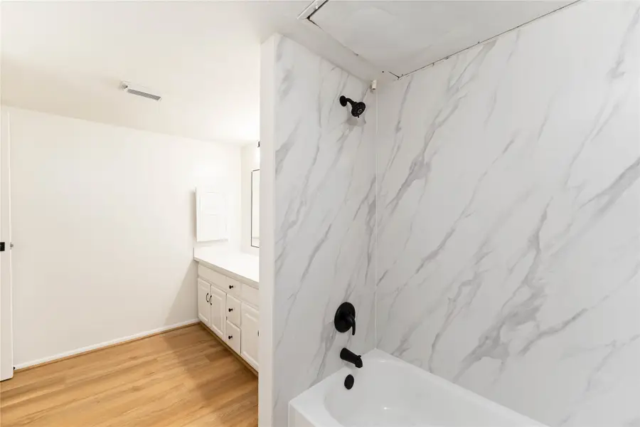 3015 Walnut Bend Lane #31, Houston, TX 77042 - Image #3