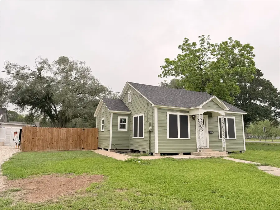 515 E Correll, El Campo, TX 77437 - #2