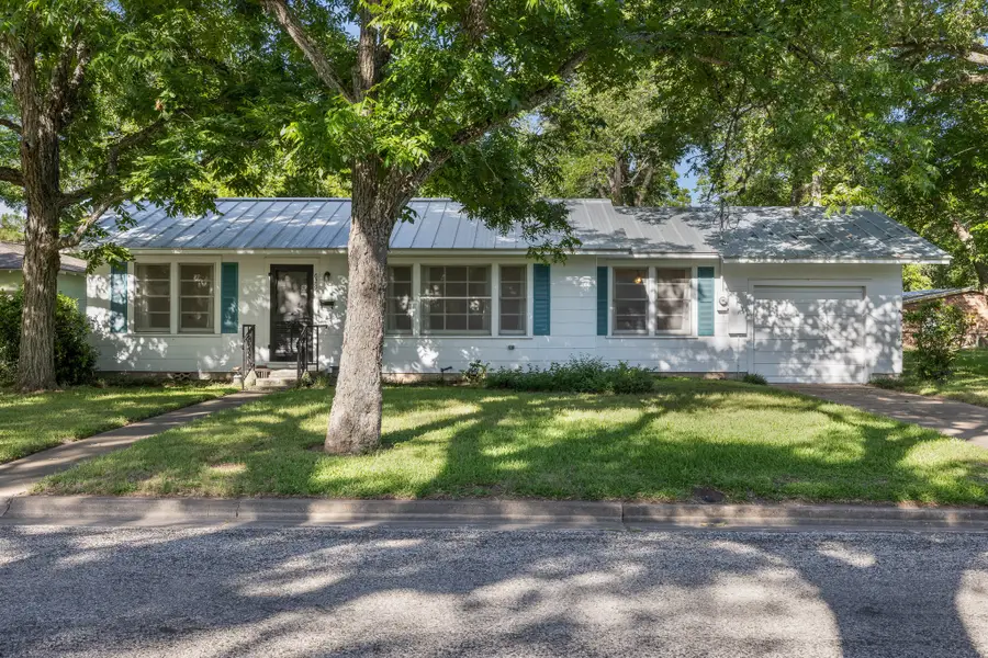 628 S Madison Street, La Grange, TX 78945 - Image #2