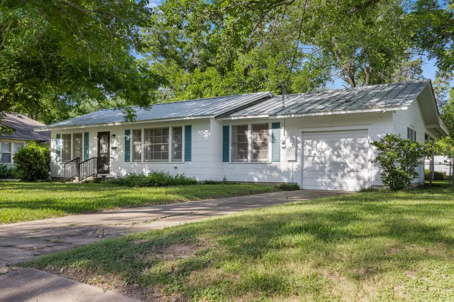 628 S Madison Street, La Grange, TX 78945 - Image #3
