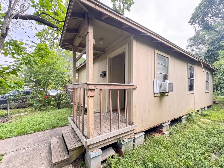 8025 Avenue E, Houston, TX 77012 - #2