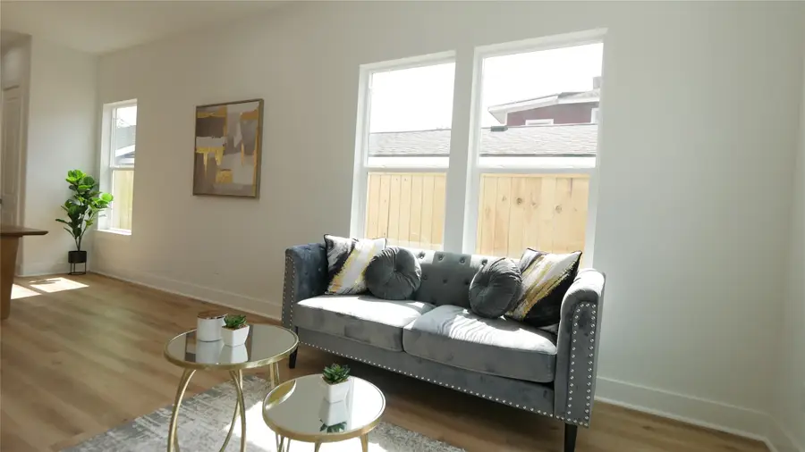 7805 Avenue E, Houston, TX 77012 - Image #3