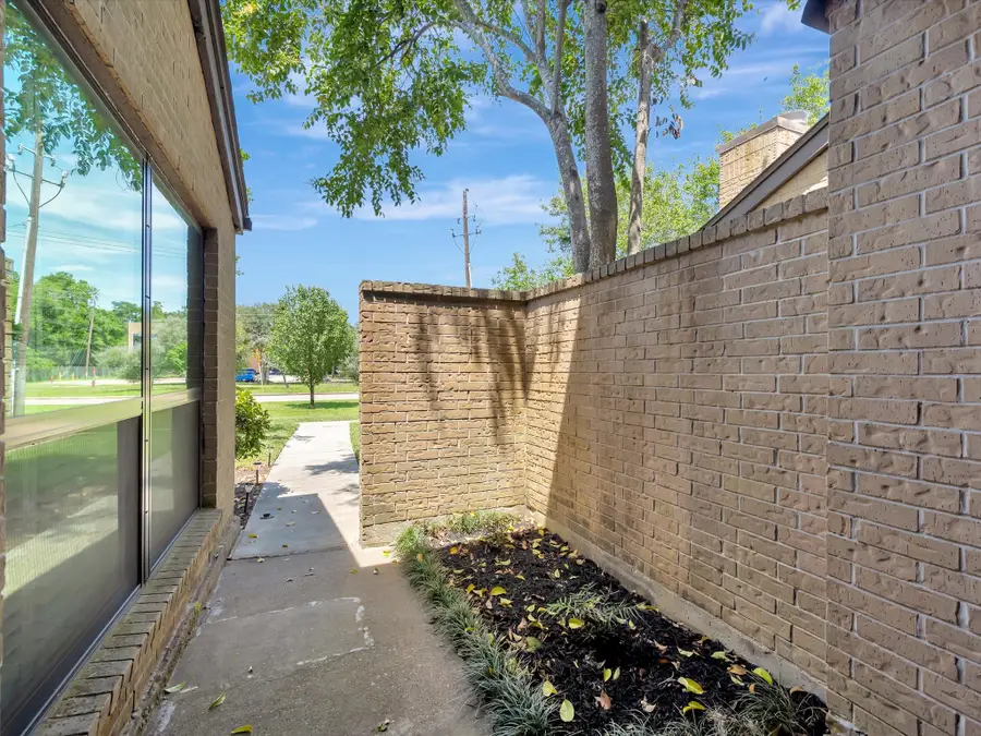 16570 Space Center Boulevard, Houston, TX 77058 - #2