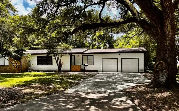 2419 Meadow Lane, La Marque, TX 77568