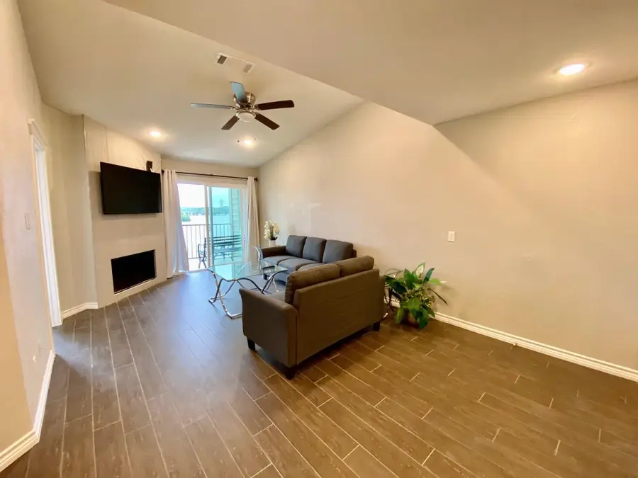 18800 Egret Bay Boulevard #102, Webster, TX 77058 - Image #2