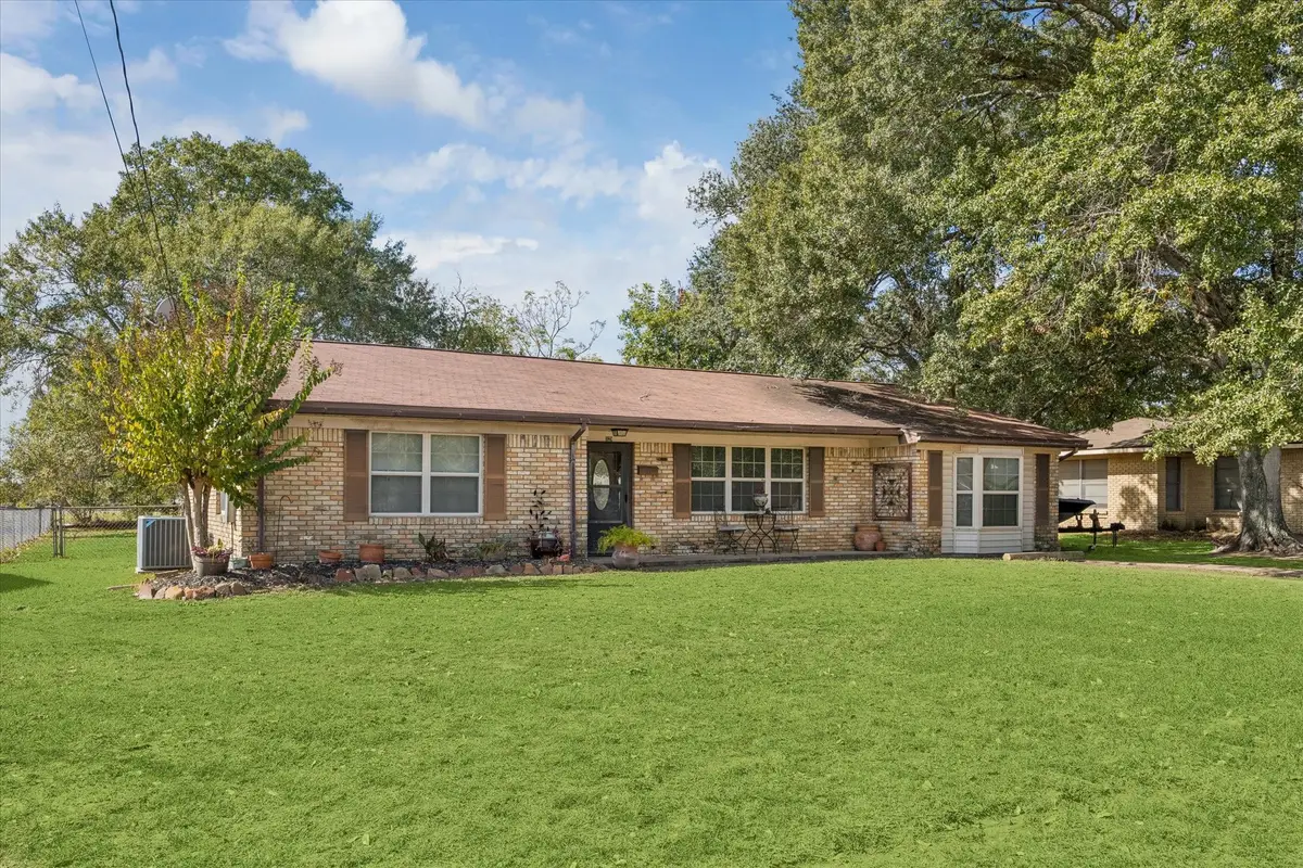 1129 Atchison St, Sealy, TX 77474 - Image #1