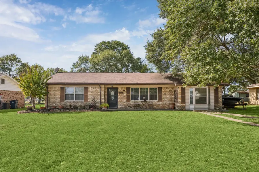 1129 Atchison St, Sealy, TX 77474 - Image #2