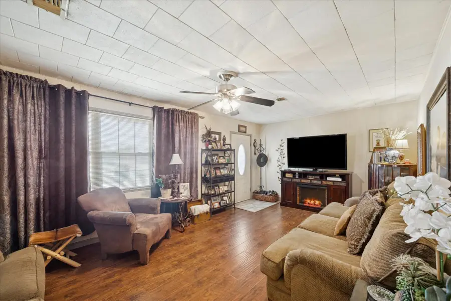 1129 Atchison St, Sealy, TX 77474 - Image #3