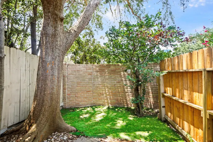 710 Country Place Drive #E, Houston, TX 77079 - Image #3