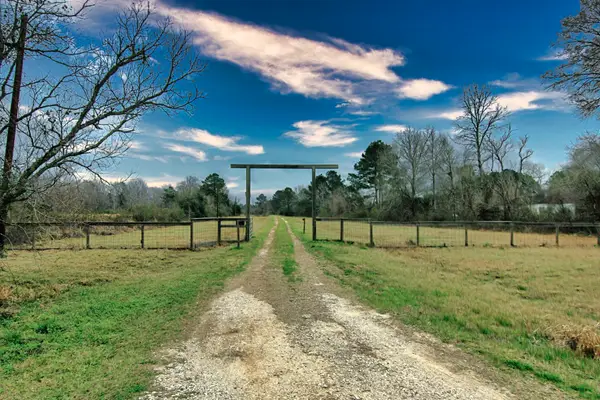 366 County Road 190, Liberty, TX 77575