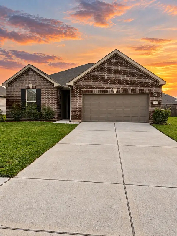 1223 Painted Bunting Drive, La Marque, TX 77568
