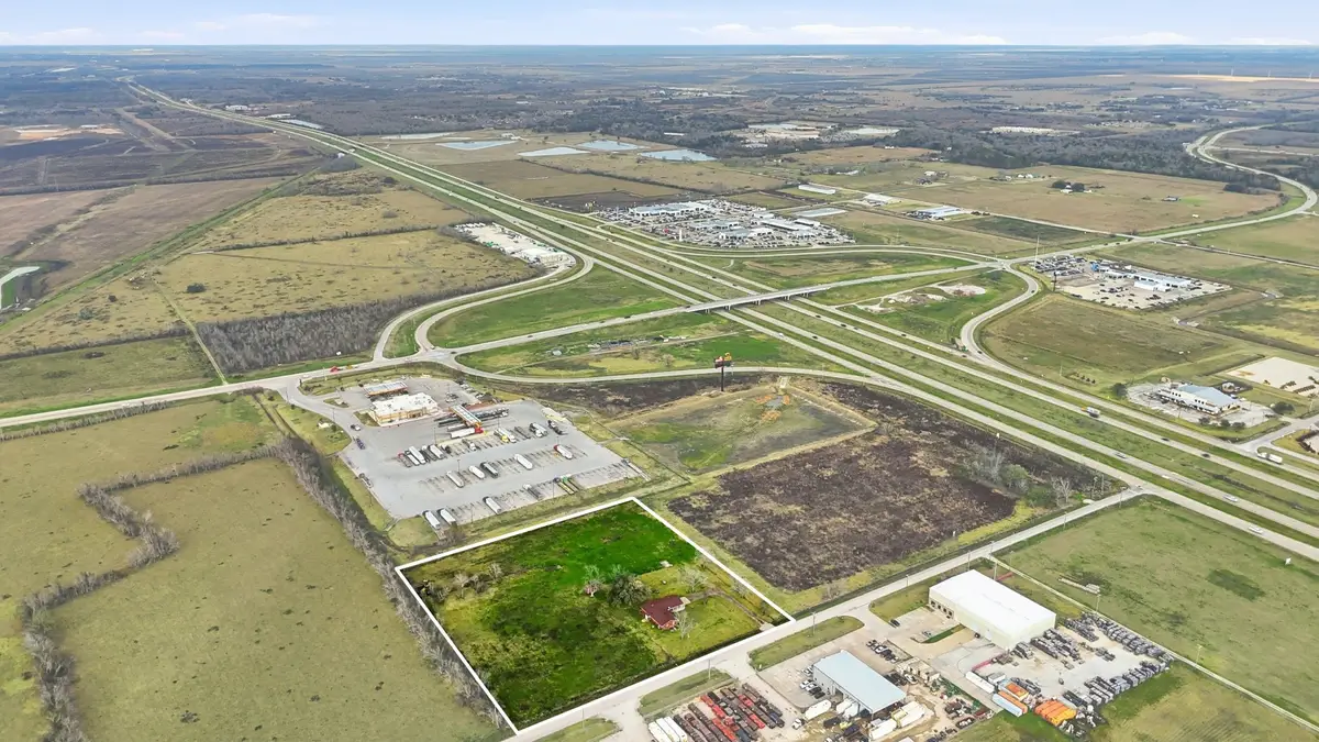 1839 W Henderson Rd, Angleton, TX 77515 - #1