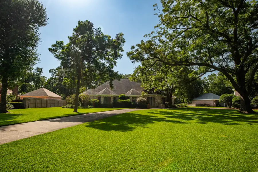 114 Rosewood Street, Lake Jackson, TX 77566 - #2