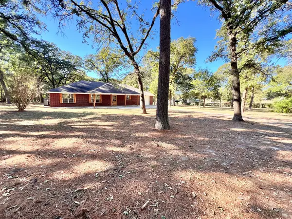 10 Oak Creek Drive, Huntsville, TX 77340