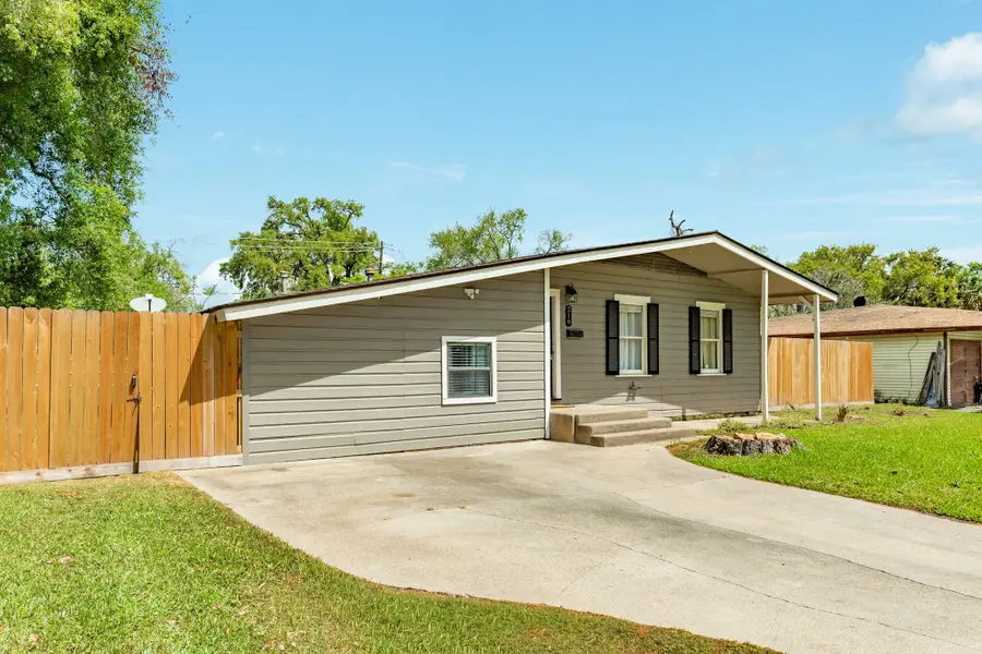 219 Camellia Street, Lake Jackson, TX 77566 - #3