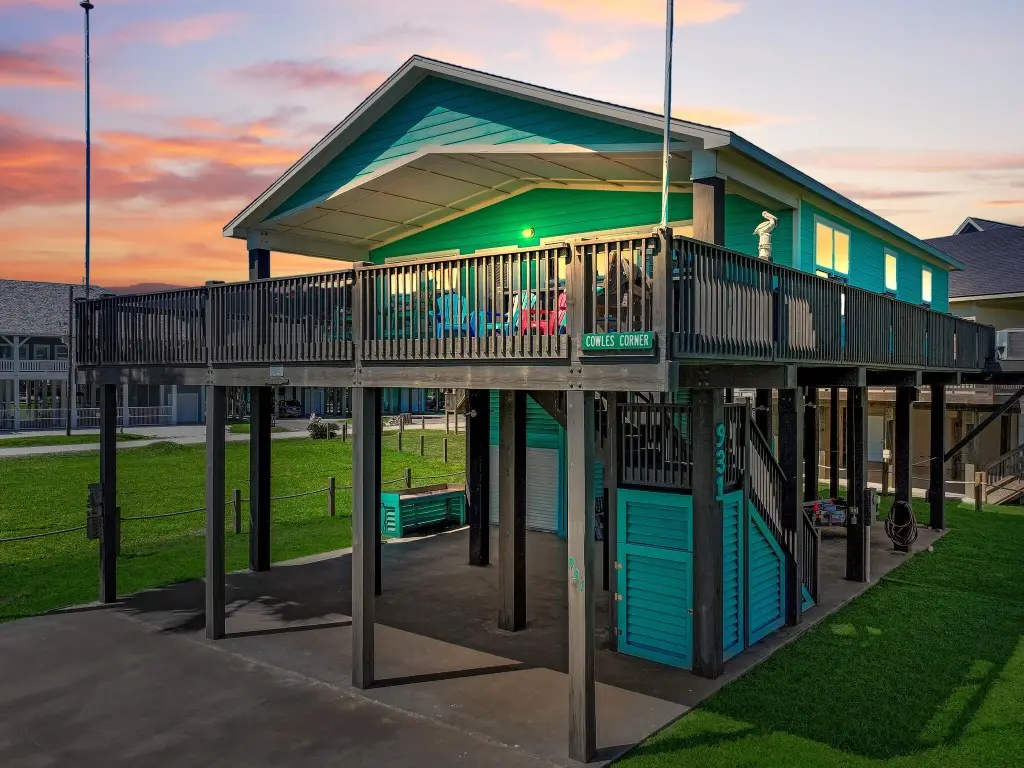 931 S Gateway, Crystal Beach, TX 77650 - #1