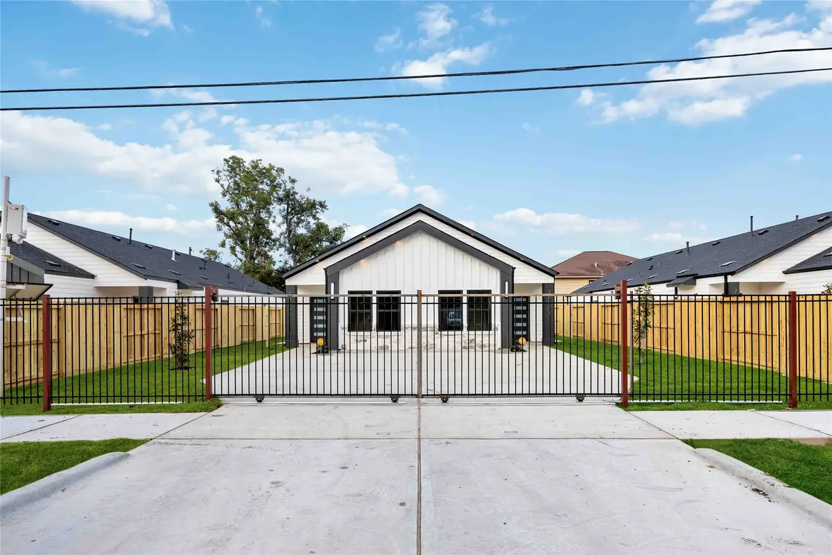 7807 Sandra Street #A/B, Houston, TX 77016 - Image #1