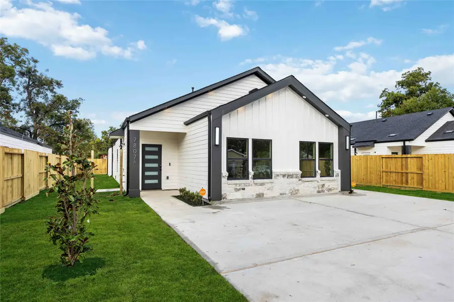 7807 Sandra Street #A/B, Houston, TX 77016 - Image #3