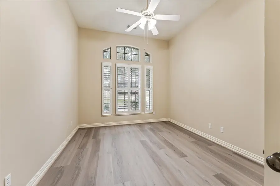 111 S Park Drive, Montgomery, TX 77356 - Image #3