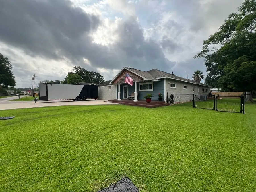 103 W Barrow Street, Dayton, TX 77535 - #3