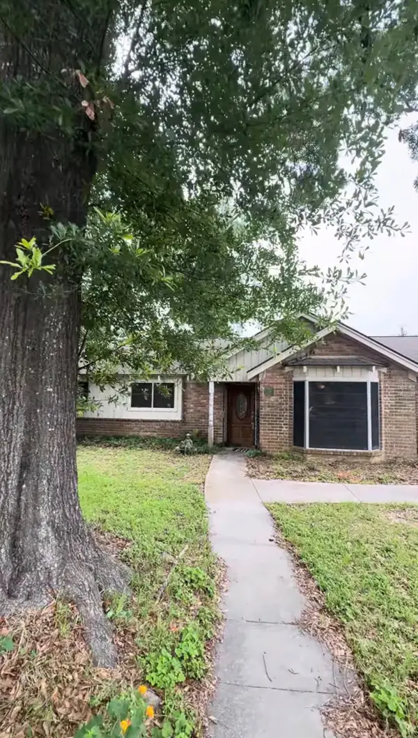 213 Oak Hollow Street, Conroe, TX 77301