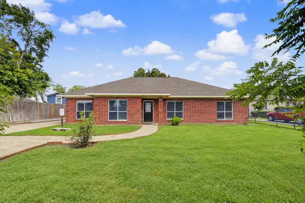 1411 1/2 Guadalupe St, Stafford, TX 77477