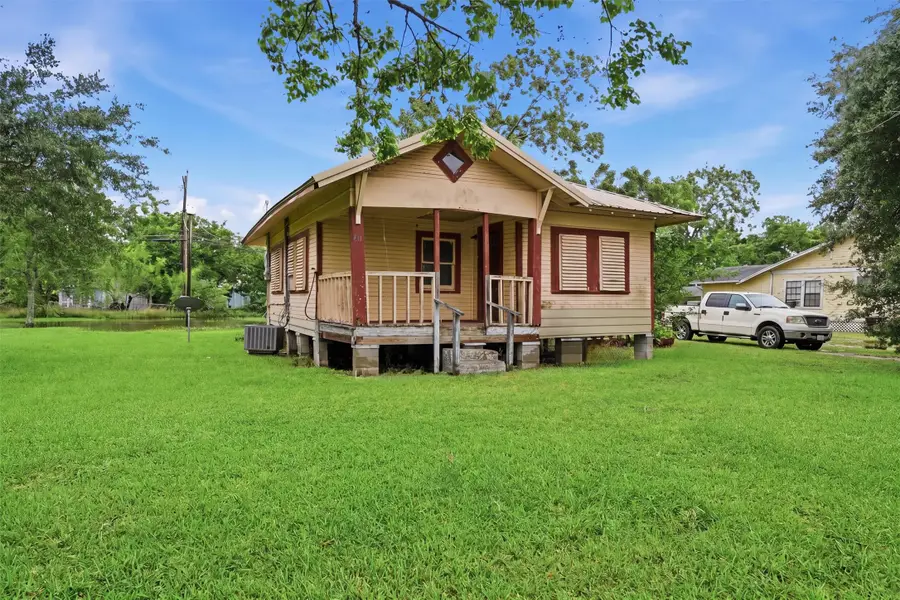 811 W Broad Street, Freeport, TX 77541 - #2