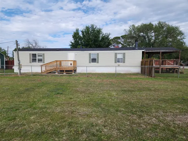 502 Magnusson, Palacios, TX 77414