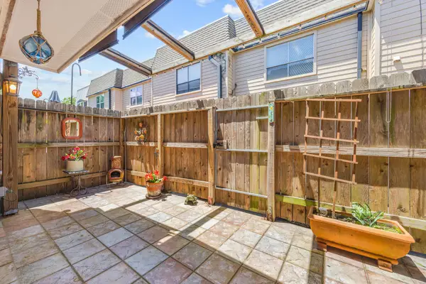 1805 Stoney Brook Drive #105, Houston, TX 77063