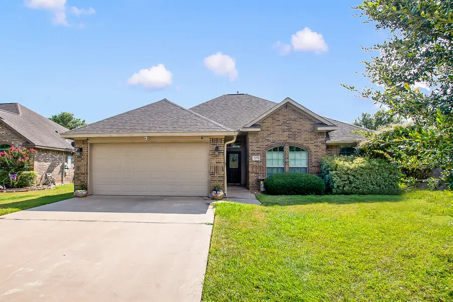 205 Poppy Street, Lake Jackson, TX 77566 - #2