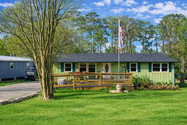 204 Lakeview Drive, Onalaska, TX 77360