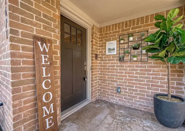 1623 Cherry Ridge Drive, Houston, TX 77077