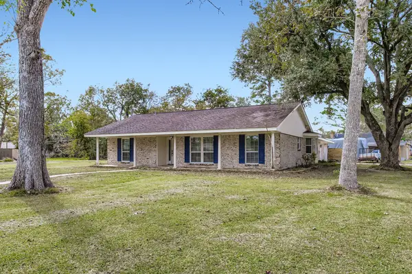 50 Lazy Oak Court, Alvin, TX 77511