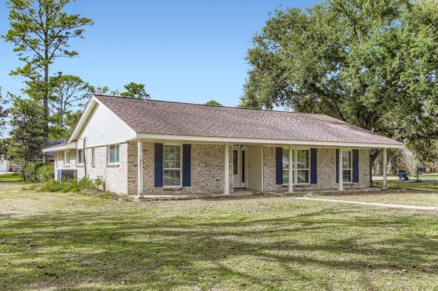50 Lazy Oak Court, Alvin, TX 77511 - Image #2