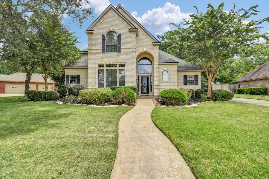 208 River Oaks Drive, Lake Jackson, TX 77566 - #2