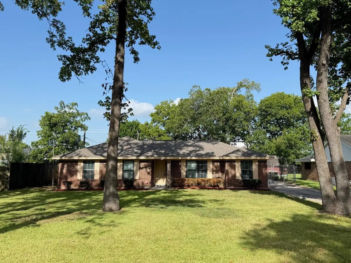 123 Lone Oak Drive, Highlands, TX 77562 - #1