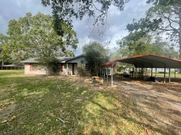 222 Lakeview 3 Road, El Campo, TX 77437