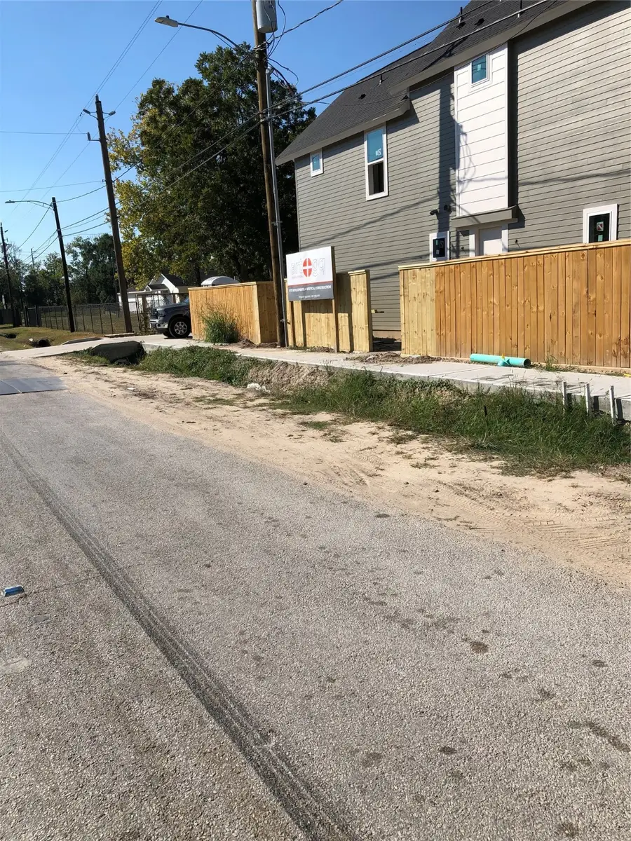 1025 Glen Avenue, Houston, TX 77088 - Image #3