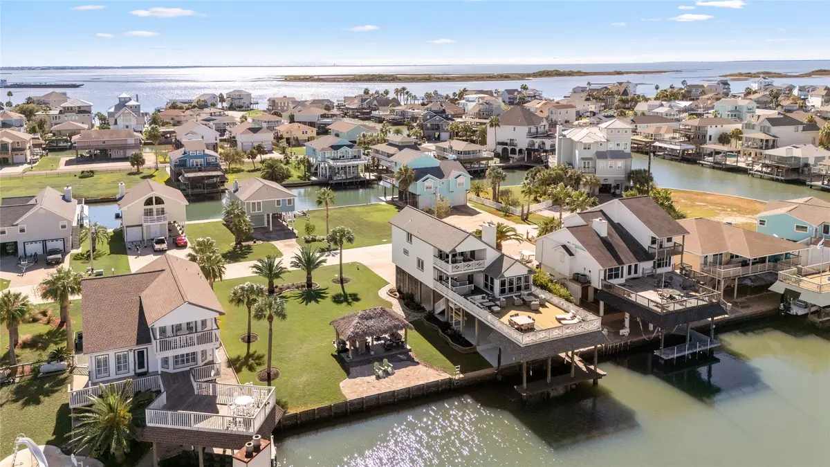 1314 Hawaii Drive, Tiki Island, TX 77554 - Image #1