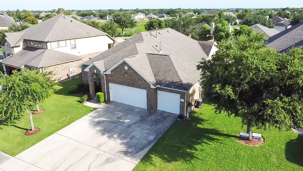 2903 Flower Creek Lane, Dickinson, TX 77539 BHGRE